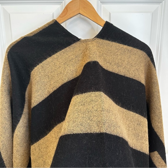 SOLD! On Ebay INTREND by MAX MARA Stripe Cape MADE IN ITALY. Size:OS Warm - Picture 9 of 14